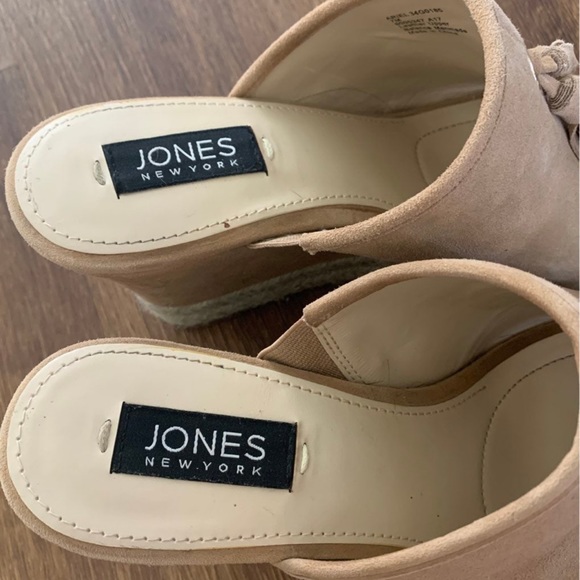 Jones New York Wedge heels. - Picture 2 of 5